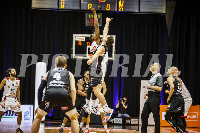 Basketball, bet-at-home Basketball Superliga 2020/21, Grunddurchgang 17.Runde, BC Vienna, Flyers Wels, Jumpball Basketball, bet-at-home Basketball Superliga 2020/21, Grunddurchgang 17.Runde, BC Vienna, Flyers Wels, Jumpball