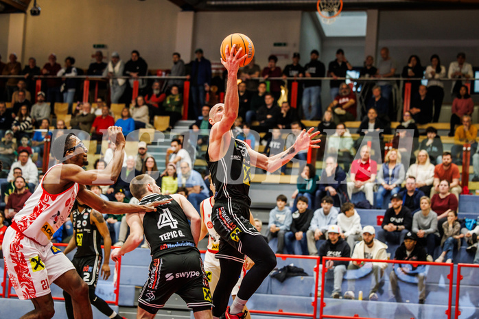 Basketball, win2day Basketball Superliga 2024/25, 8. Platzierungsrunde, Traiskirchen Lions, Flyers Wels, Christian Von Fintel (27)