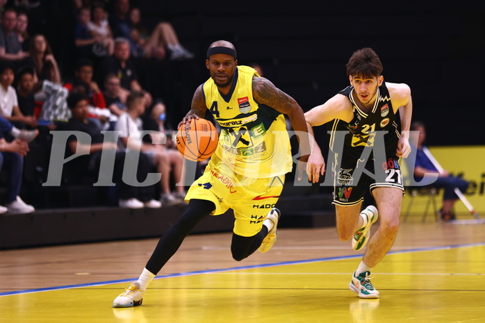 07.04.2024, Graz, Raiffeisen Sportpark Graz, Basketball Superliga 2023/24, Platzierungsrunde, Runde 9, UBSC Raiffeisen Graz - Raiffeisen Flyers Wels 