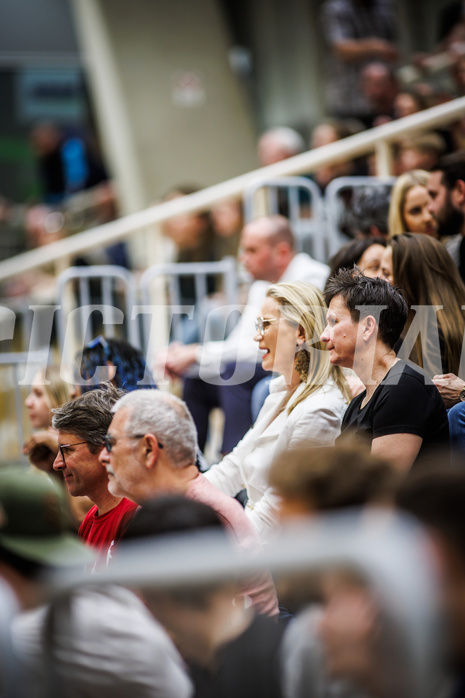 Basketball, Win2Day Basketball Damen Superliga 2023/24, Playoff, Finale Spiel 3, SKN St. Pölten, UBI Graz, Fans, feature Basketball, Win2Day Basketball Damen Superliga 2023/24, Playoff, Finale Spiel 3, SKN St. Pölten, UBI Graz, Fans, feature