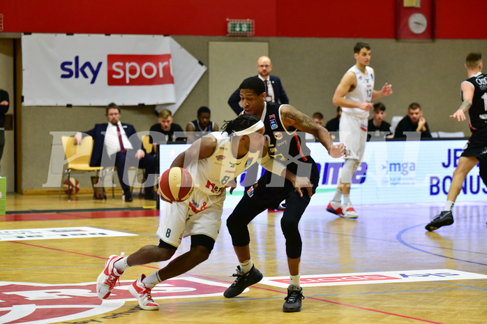 Basketball Superliga 2020/21, Grunddurchgang 11.Runde Flyers Wels vs. Kapfenberg Bulls, Eric McClellan (8), Jarvis Ray (22),
