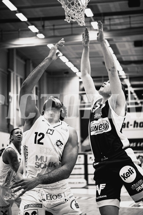Basketball, Win2Day Superliga 2022/23, 2. Platzierungsrunde, SKN St. Pölten, Oberwart Gunners, Rashaan Guylain Mbemba (12), Sebastian Käferle (7) Basketball, Win2Day Superliga 2022/23, 2. Platzierungsrunde, SKN St. Pölten, Oberwart Gunners, Rashaan Guylain Mbemba (12), Sebastian Käferle (7)