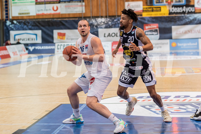 Basketball, Basketball Superliga 2022/23, 1. Platzierungsrunde, Oberwart Gunners, Gmunden Swans, Renato Poljak (16), Urald King (20)