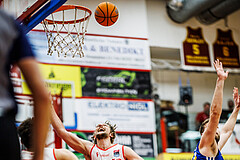 Basketball, Win2Day Superliga 2024/25, Playoffs, Halbfinale Spiel 2, Traiskirchen Lions, Oberwart Gunners, Moritz Lanegger-Rest (8)