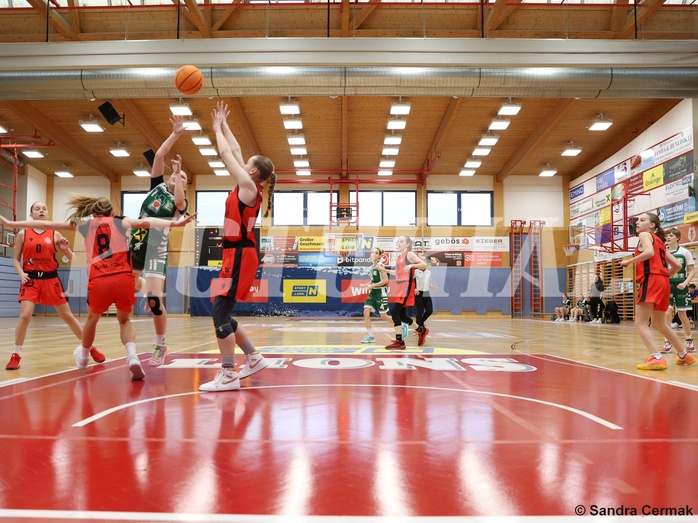 Basketball Superliga 2024/25, SLWU14 Traiskirchen Lionesses vs. UBI Graz


