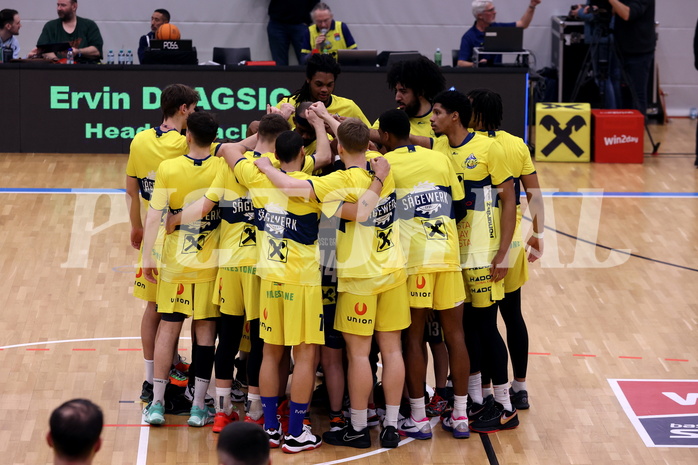 04.02.2024, Graz, Raiffeisen Sportpark Graz, Basketball Superliga 2023/24, Grunddurchgang, Runde 20, UBSC Raiffeisen Graz - OCS Capital Bulls 