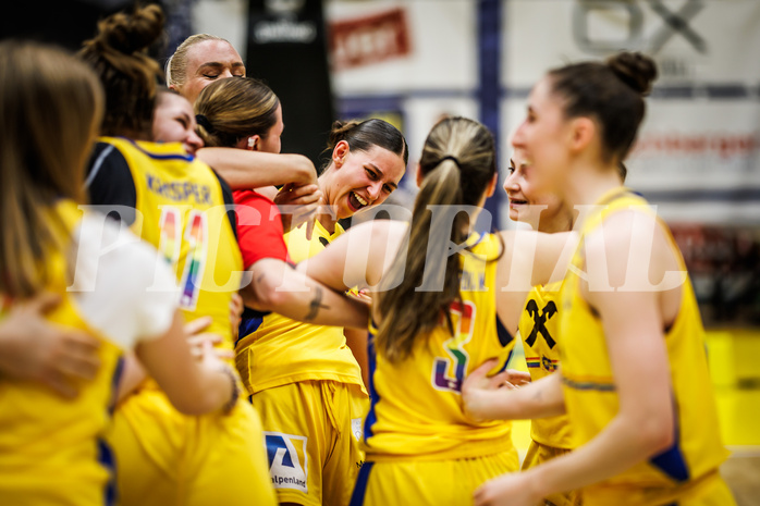 Basketball, Win2Day Basketball Damen Superliga 2023/24, Playoff, Finale Spiel 3, SKN St. Pölten, UBI Graz, SKN St. Pölten, feiern