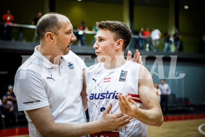 Basketball, AUT vs. NOR, Austria, Norway, Chris O´Shea (Head Coach), Lukas Simoner (2)