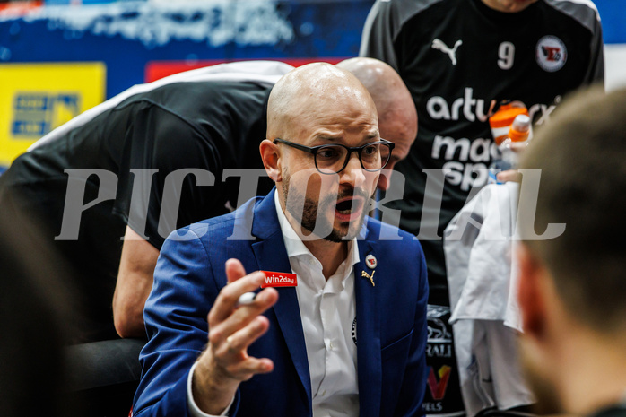 Basketball, Basketball Austria CUP 2023/24, Finale, Traiskirchen Lions, Flyers Wels, Sebastian Waser (Head Coach)