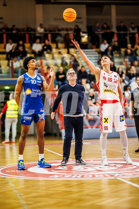 Basketball, Win2Day Superliga 2024/25, 2. Platzierungsrunde, Traiskirchen Lions, Oberwart Gunners, Robert Allen (10), Denis Krestinin (55)