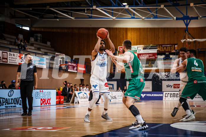 Basketball, bet-at-home Basketball Superliga 2021/22, Playoffs, Viertelfinale Spiel 1, Oberwart Gunners, Kapfenberg Bulls, Connor Cashaw (13)