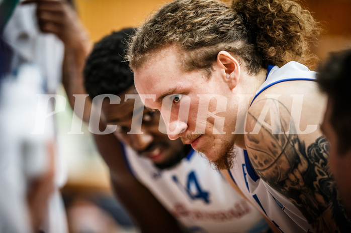 Basketball, bet-at-home Basketball Superliga 2021/22, Grunddurchgang Runde 16, Oberwart Gunners, Klosterneuburg Dukes, Travis Atson (4)