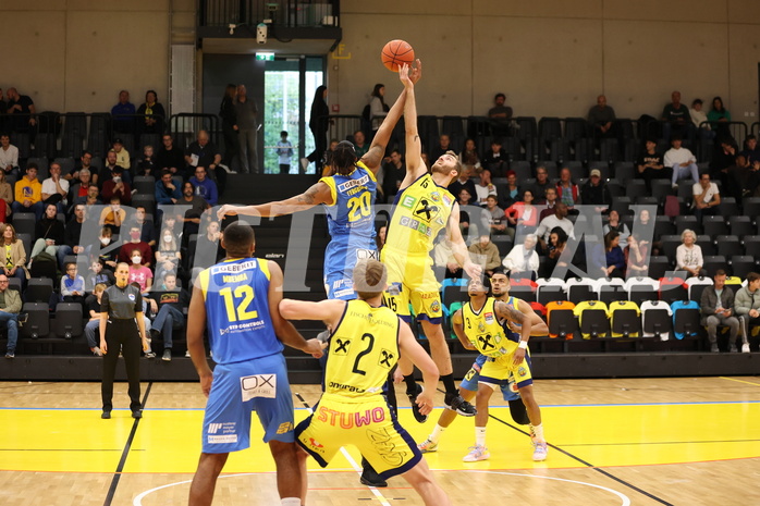 02.10.2022, Graz, Raiffeisen Sportpark Graz, Basketball Superliga 2022/23, Grunddurchgang, Runde 1, UBSC Raiffeisen Graz vs. SKN St. Pölten