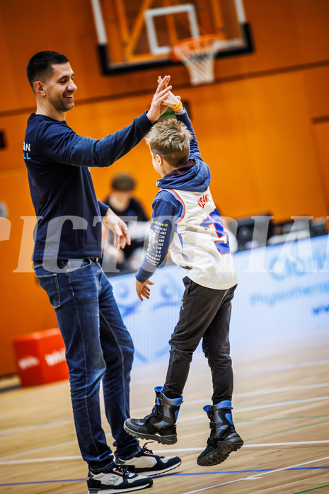 Basketball, Basketball Zweite Liga 2024/25, Grunddurchgang 14.Runde, Vienna Timberwolves, KOS Celovec, feature, Zuschauer