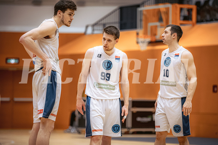 Basketball, Win2Day Superliga 2022/23, 5. Qualifikationsrunde, Vienna Timberwolves, Traiskirchen Lions, Chris Vogt (33), Jonas John (99), Jakob Szkutta (10)