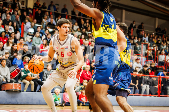 Basketball, win2day Basketball Superliga 2023/24, Grunddurchgang 8.Runde, Traiskirchen Lions, UBSC Graz, Aleksej Kostic (6)