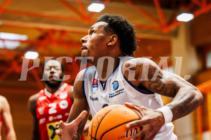 Basketball, win2day Basketball Superliga 2024/25, Grunddurchgang Runde 3, BBC Nord Dragonz, Flyers Wels, Rayshawn Mart (3)