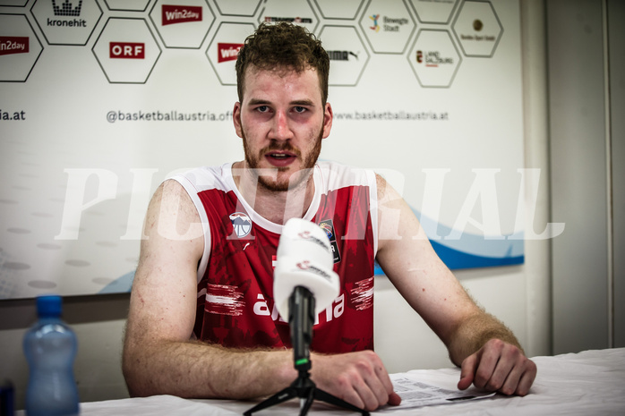 Basketball, FIBA EuroBasket 2025 Qualifiers , , AUSTRIA, IRELAND, Pressekonferenz: Jakob PÖLTL (12)