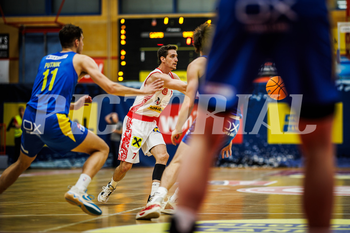 Basketball, Win2Day Superliga 2024/25, Grunddurchgang 4.Runde, Traiskirchen Lions, St. Pölten, Benedikt Güttl (7)