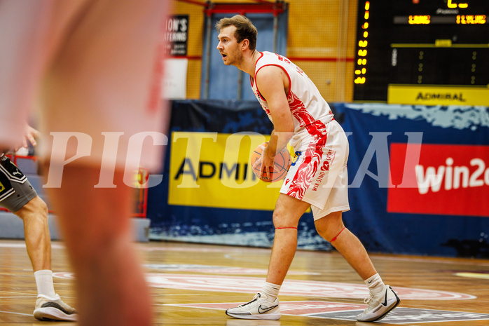Basketball, win2day Basketball Superliga 2024/25, 8. Platzierungsrunde, Traiskirchen Lions, Flyers Wels, Ryan Moffat (4)