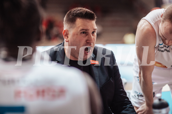 Basketball, Basketball Superliga 2023/24 , HF 2, Oberwart Gunners, Traiskirchen Lions, Horst Leitner (Head Coach)