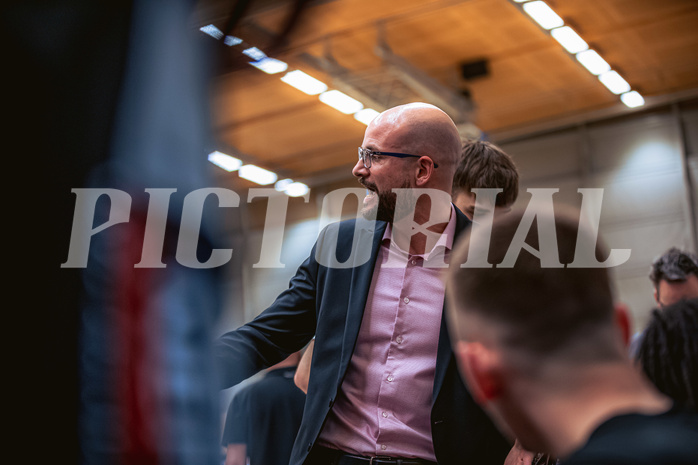 Basketball, Win2Day Superliga 2022/23, Viertelfinale Spiel 4, SKN St. Pölten Basketball, Raiffeisen Flyers Wels, Sebastian Waser (Head Coach)