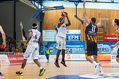 Basketball, ABL 2016/17, Grunddurchgang 2.Runde, Oberwart Gunners, Klosterneuburg Dukes, Cedric Kuakumensah (5) Jozo Rados (11)