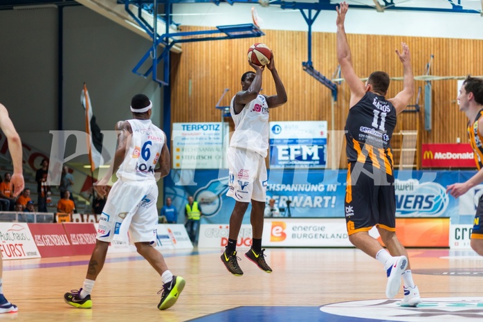 Basketball, ABL 2016/17, Grunddurchgang 2.Runde, Oberwart Gunners, Klosterneuburg Dukes, Cedric Kuakumensah (5) Jozo Rados (11)