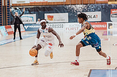Basketball, Basketball Austria Cup 2023/24, Viertelfinale, Oberwart Gunners, UBSC Graz, Munis Tutu (10), Zachery Deshon Cooks (3)