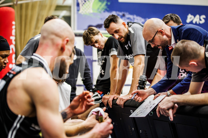 Basketball, Win2Day Superliga 2023/24, Grunddurchgang 16.Runde, SKN St. Pölten, Flyers Wels, Sebastian Waser (Head Coach)