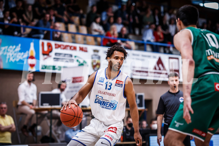 Basketball, bet-at-home Basketball Superliga 2021/22, Playoffs, Viertelfinale Spiel 3, Oberwart Gunners, Kapfenberg Bulls, Connor Cashaw (13)