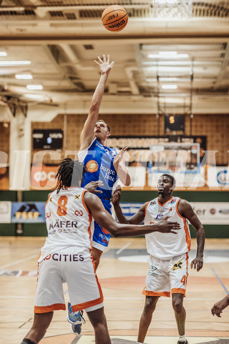 Basketball, Basketball Superliga 2023/24, Grundduchgang 2.Runde, Fürstenfeld Panthers, Oberwart Gunners, Dylan Causwell (8), Edi Patekar (9), Kevin Hunt (4)