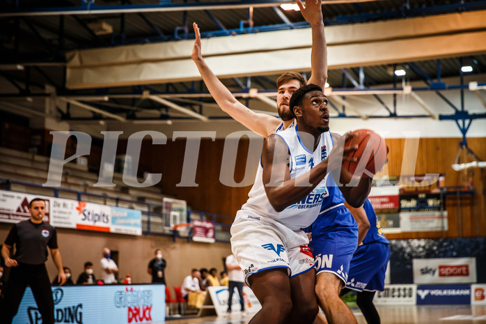 Basketball, bet-at-home Basketball Superliga 2021/22, Grunddurchgang Runde 8, Oberwart Gunners, Gmunden Swans, Emondre Rickman (14)