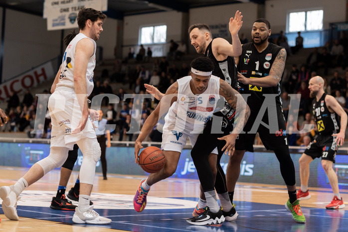 Basketball, Basketball Superliga 2022/23, Platzierungsrunde 5, Oberwart Gunners, Flyers Wels, John Joseph Rauch (11), Rob Howard (5), Arvydas Gydra (13), Donovan Smith (1)