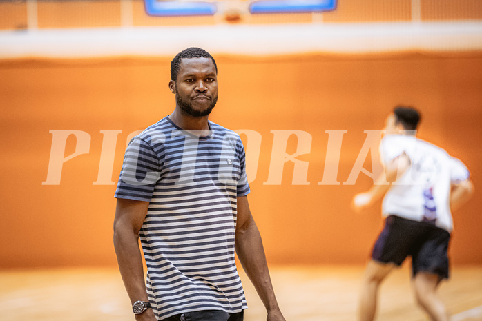 Basketball, Basketball Zweite Liga 2022/23, Grunddurchgang 12.Runde, Basket Flames, Vienna United, Canice Uchenna Nwaiwu (Ass. Coach)