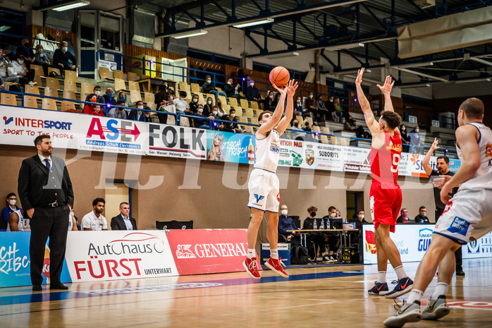 Basketball, bet-at-home Basketball Superliga 2021/22, Grunddurchgang Runde 10, Oberwart Gunners, Traiskirchen Lions, Ioannis Chatzinikolas (11)