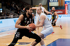 Basketball, win2day Basketball Superliga 2022/23, Grunddurchgang Runde 17, Oberwart Gunners, Flyers Wels, Chase Jeter (0), Renato Poljak (16)