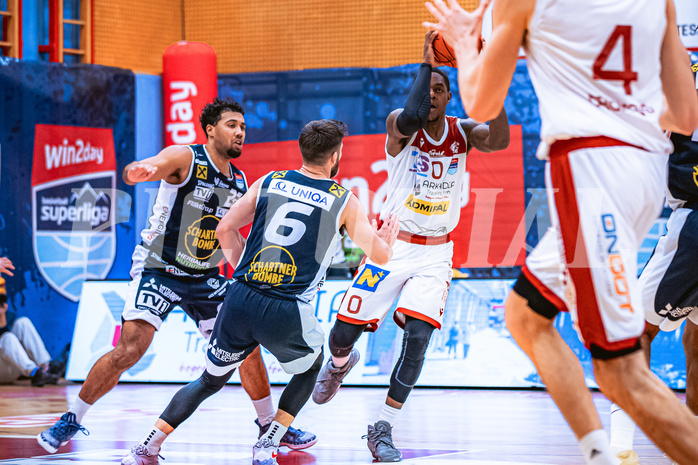 Basketball, Win2Day Superliga 2022/23, Grunddurchgang 18.Runde, Arkadia Traiskirchen Lions, OCS Swans Gmunden, Davon Clare (0)