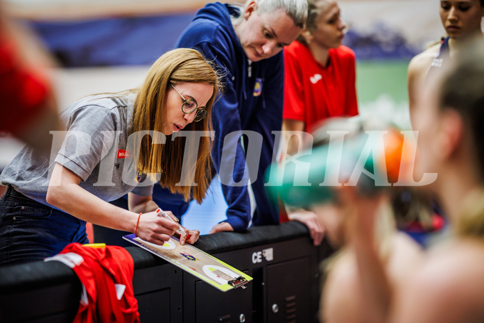 Basketball, Win2Day Basketball Damen Superliga 2023/24, Grunddurchgang 14.Runde, Vienna Timberwolves, SKN St. Pölten, Lana Petrovic (Head Coach)