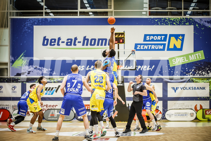 Basketball, bet-at-home Basketball Superliga 2021/22, Platzierungsrunde 9.Runde, SKN St. Pölten Basketball, Oberwart Gunners, #featured Jumpball
