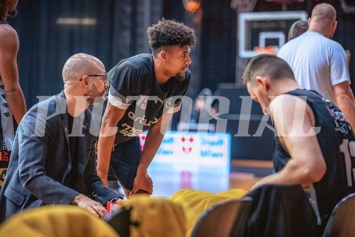 Basketball, Win2Day Superliga 2022/23, 1. Platzierungsrunde, BC Vienna, Flyers Wels, Sebastian Waser (Head Coach) Basketball, Win2Day Superliga 2022/23, 1. Platzierungsrunde, BC Vienna, Flyers Wels, Sebastian Waser (Head Coach)