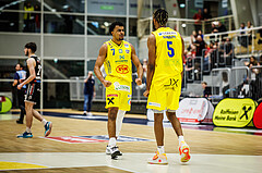 Basketball, Win2Day Superliga 2023/24, Grunddurchgang 16.Runde, SKN St. Pölten, Flyers Wels, Steven Kaltenbrunner (7), Michael Anthony Randolph Jr. (5)