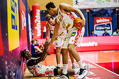 Basketball, Win2Day Superliga 2024/25, Playoffs, Halbfinale Spiel 2, Traiskirchen Lions, Oberwart Gunners, Cedric Russell (0), Denis Krestinin (55), Noah Oguamalam (20)