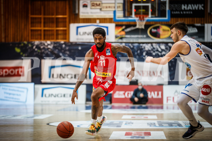 Basketball, bet-at-home Basketball Superliga 2021/22, Grunddurchgang Runde 10, Oberwart Gunners, Traiskirchen Lions, Taveion M. Hollingsworth (11)