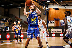 Basketball, bet-at-home Basketball Superliga 2021/22, Grunddurchgang Runde 8, Oberwart Gunners, Gmunden Swans, Toni Blazan (10)