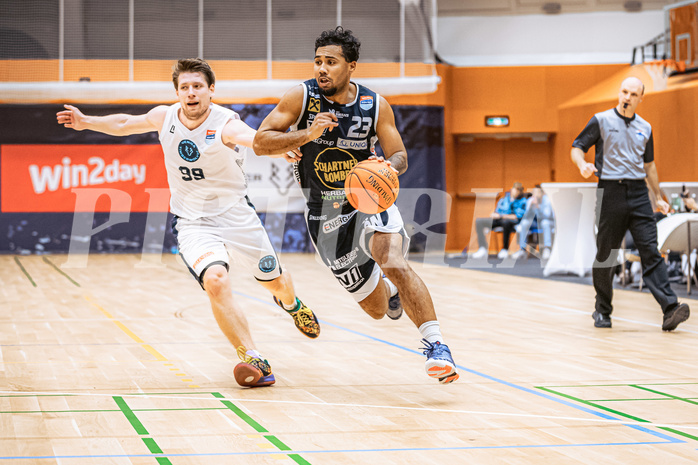 Basketball, Basketball Austria Cup 2022/23, Viertelfinale, Vienna Timberwolves, Gmunden Swans, Jonas John (99), Dwayne Lautier-Ogunleye (23)