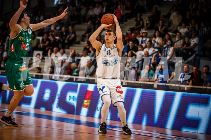 Basketball, bet-at-home Basketball Superliga 2021/22, Playoffs, Viertelfinale Spiel 3, Oberwart Gunners, Kapfenberg Bulls, Jonathan Knessl (12)