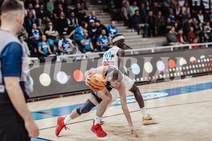 Basketball, Basketball Superliga 2023/24, Gunddurchgang 9. Runde, Oberwart Gunners, Flyers Wels, Gavrilo Tepic (4), Munis Tutu (10)