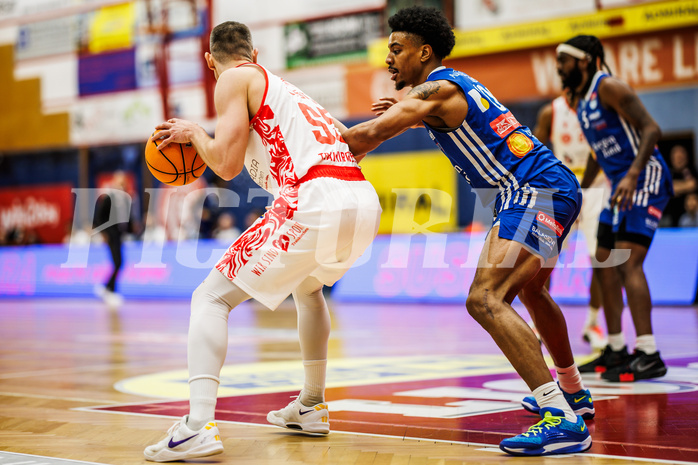 Basketball, Win2Day Superliga 2024/25, 2. Platzierungsrunde, Traiskirchen Lions, Oberwart Gunners, Denis Krestinin (55), Robert Allen (10)