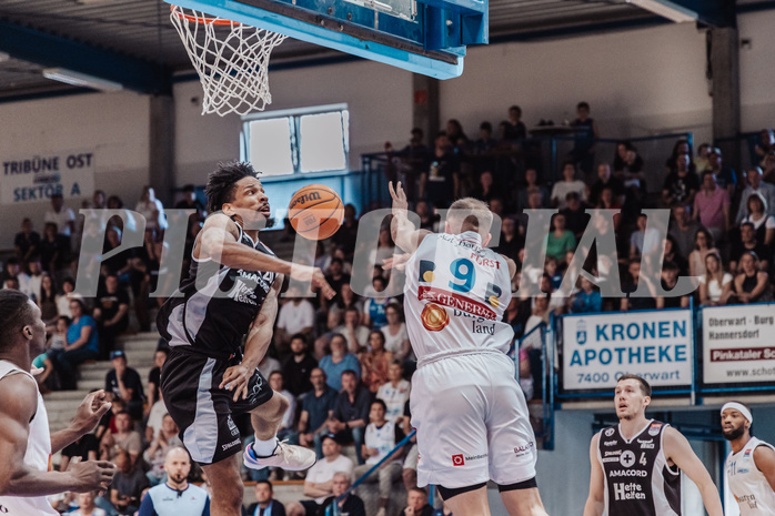 Basketball, Basketball Superliga 2023/24 , Qualifikationsrunde 10, Oberwart Gunners, Kapfenberg Bulls, Urald King (20), David Voetsch (9)